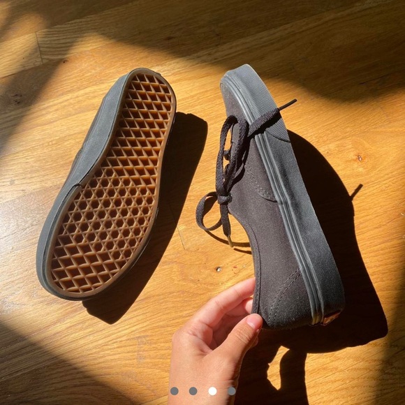Vans Authentic Core Classics Black/Black
Womens 5, Mens 3.5 - Picture 3 of 4